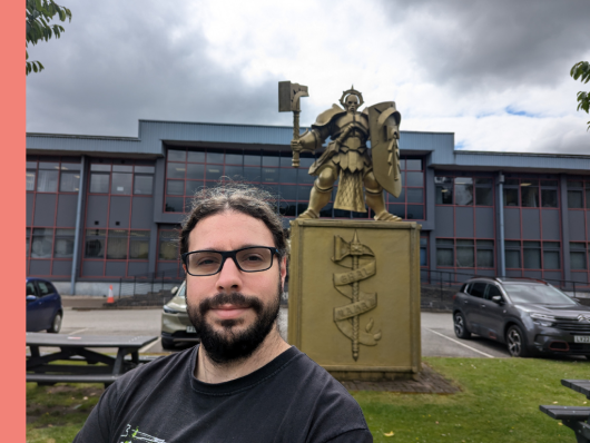 
		El pamplonés que pinta miniaturas de Warhammer en la central británica de Games Workshop
		
	